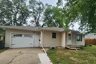 514 7th Ave SE, Pipestone, MN 56164 - Photo 2