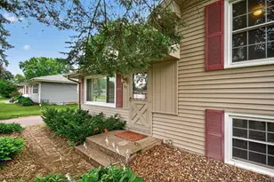 69 Dennis Ln N, Maplewood, MN 55119 - Photo 6