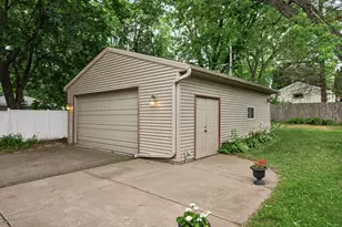 69 Dennis Ln N, Maplewood, MN 55119 - Photo 44