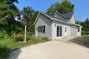 919 Abbott St, Albert Lea, MN 56007 - Photo 2