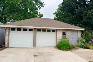 415 E 4th St, Albert Lea, MN 56007 - Photo 8