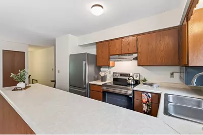 408-410 Cardigan Road, Shoreview, MN 55126 - Photo 8