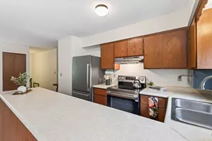 408-410 Cardigan Rd, Shoreview, MN 55126 - Photo 8