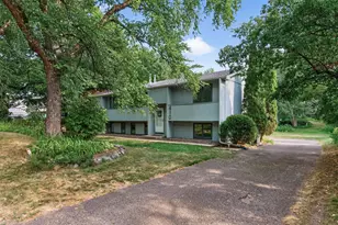 408-410 Cardigan Rd, Shoreview, MN 55126 - Photo 2