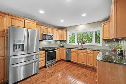 5710 Oakview Lane N, Plymouth, MN 55442 - Photo 8