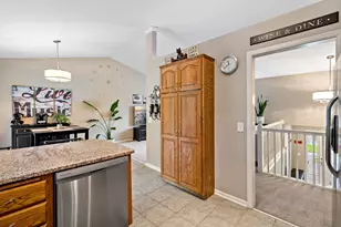 842 Sterling St S, Maplewood, MN 55119 - Photo 8