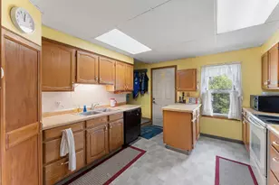 695 N Oak Dr, Vadnais Heights, MN 55127 - Photo 6