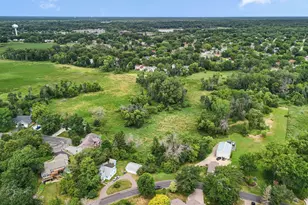 695 N Oak Dr, Vadnais Heights, MN 55127 - Photo 4