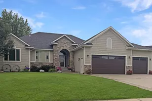 912 Superior Dr, Northfield, MN 55057 - Photo 1