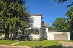 516 11th St N, Mountain Lake, MN 56159 - Photo 1