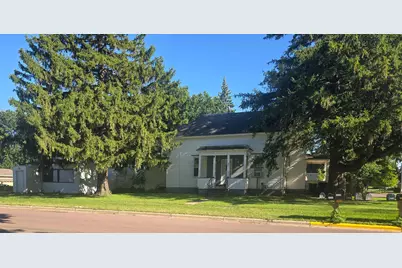 516 11th Street N, Mountain Lake, MN 56159 - Photo 2