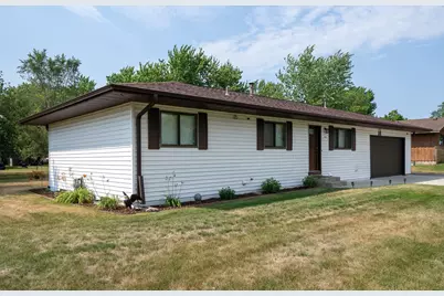 806 Callaway Street E, Saint Joseph, MN 56374 - Photo 2