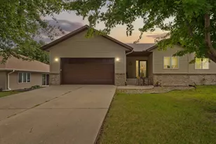 712 W Main St, Arlington, MN 55307 - Photo 2