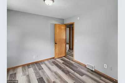 3912 61st Avenue N, Brooklyn Center, MN 55429 - Photo 10
