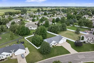 1300 26th St SW, Austin, MN 55912 - Photo 2