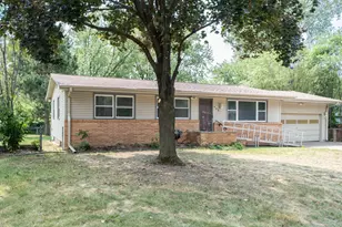 602 Moundsview Ave, Roseville, MN 55113 - Photo 1
