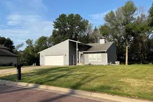 1950 Knollwood Dr, Fairmont, MN 56031 - Photo 1
