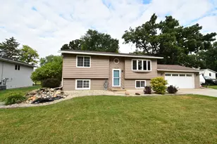 516 Pearl St, Zumbrota, MN 55992 - Photo 1