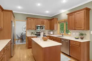 5715 Pond Dr, Shoreview, MN 55126 - Photo 8
