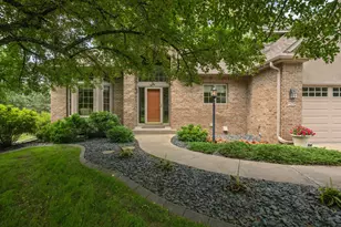 5715 Pond Dr, Shoreview, MN 55126 - Photo 2