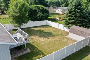 513 Harriett Dr, Marshall, MN 56258 - Photo 2