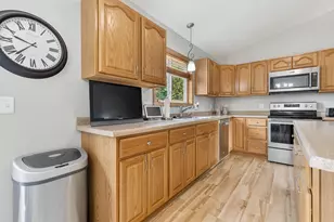 513 Harriett Dr, Marshall, MN 56258 - Photo 22