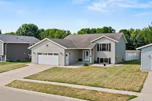 513 Harriett Dr, Marshall, MN 56258 - Photo 1