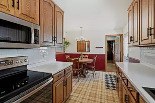 340 Greenway Ave N, Oakdale, MN 55128 - Photo 10