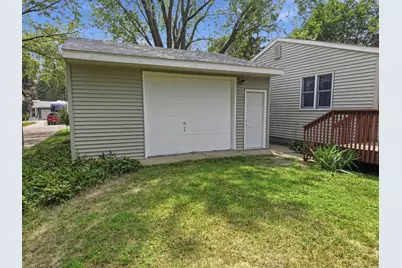 563 Shryer Avenue W, Roseville, MN 55113 - Photo 32