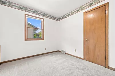 563 Shryer Avenue W, Roseville, MN 55113 - Photo 12