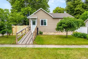 405 14th St N, Moorhead, MN 56560 - Photo 1