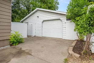 405 14th St N, Moorhead, MN 56560 - Photo 28