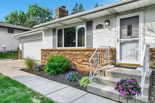 2981 Farrington Ave, Roseville, MN 55113 - Photo 2