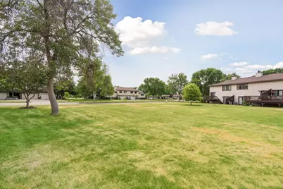 8605 Maplebrook Parkway N, Brooklyn Park, MN 55445 - Photo 24