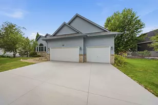 4852 Hillvale Ave N, Oakdale, MN 55128 - Photo 2