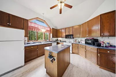 4852 Hillvale Avenue N, Oakdale, MN 55128 - Photo 10