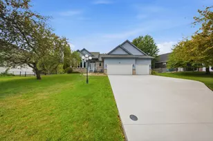 4852 Hillvale Ave N, Oakdale, MN 55128 - Photo 32