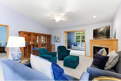 1976 Castle Court E, Maplewood, MN 55109 - Photo 6