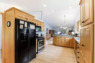 1976 Castle Court E, Maplewood, MN 55109 - Photo 12