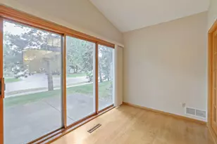 539 Lovell Ave, Roseville, MN 55113 - Photo 22