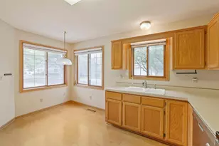 539 Lovell Ave, Roseville, MN 55113 - Photo 6
