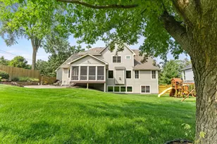 15413 Robinwood Dr, Minnetonka, MN 55345 - Photo 76