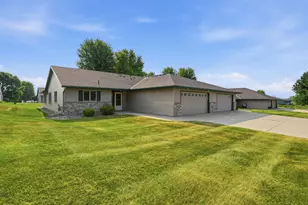 680 W River Dr, New London, MN 56273 - Photo 2