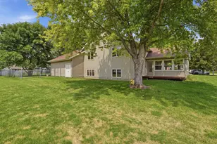 805 26th Ave SW, Willmar, MN 56201 - Photo 4