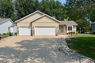 408 Clearview Ct, Moorhead, MN 56560 - Photo 2