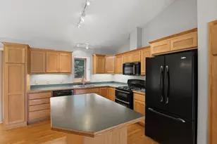 8182 Lori Ln, Woodbury, MN 55125 - Photo 12