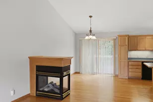 8182 Lori Ln, Woodbury, MN 55125 - Photo 4