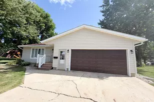 1523 Eckerson Dr, Worthington, MN 56187 - Photo 4