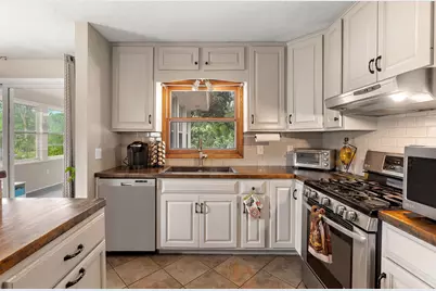 1006 Van Buren Street S, Shakopee, MN 55379 - Photo 10