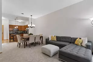 270 4th St E, Saint Paul, MN 55101 - Photo 2